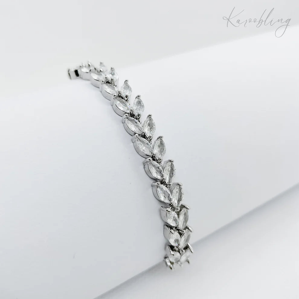 Elegant Silver Leaf Pull-Cord Bracelet