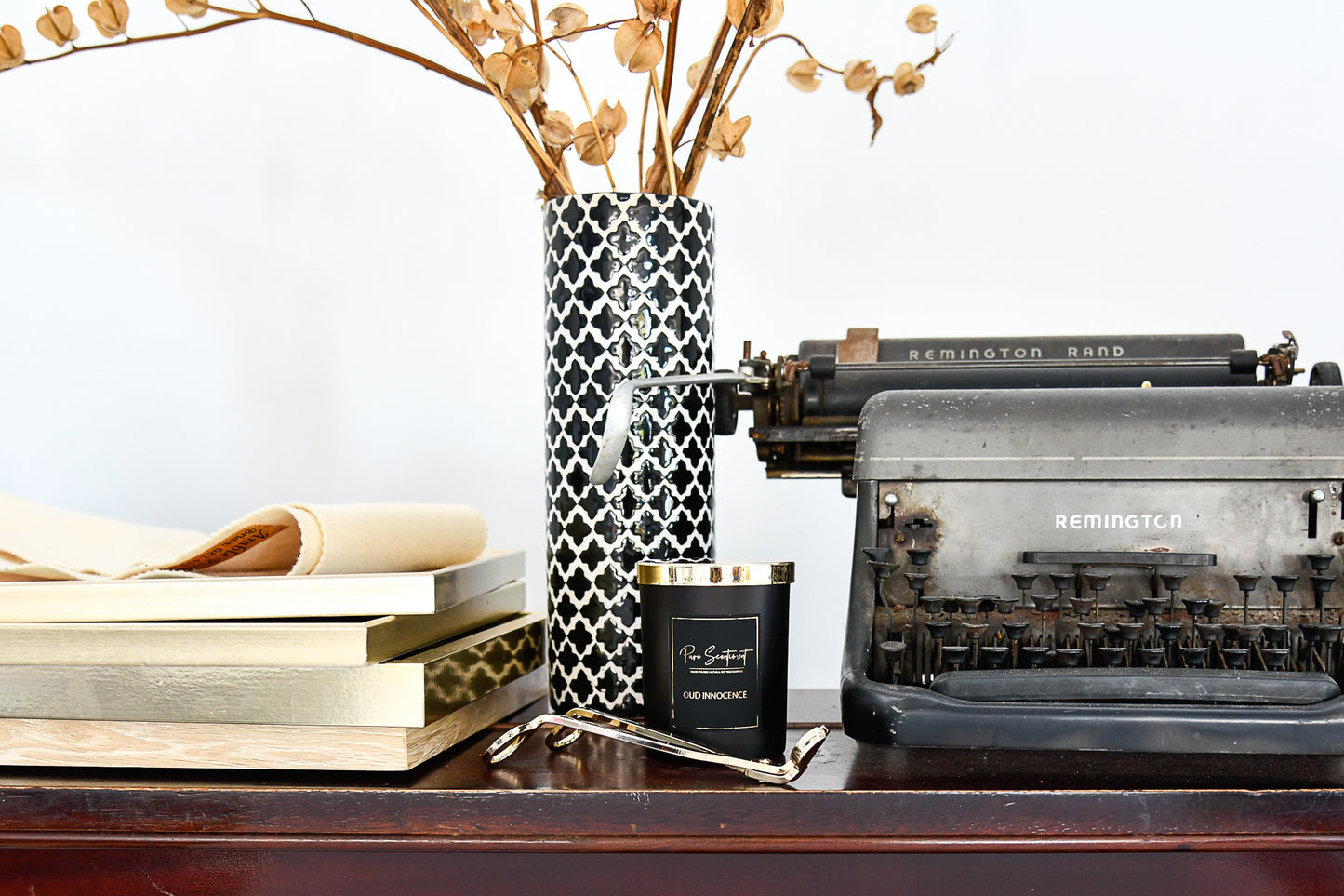 Oud Intense Candle