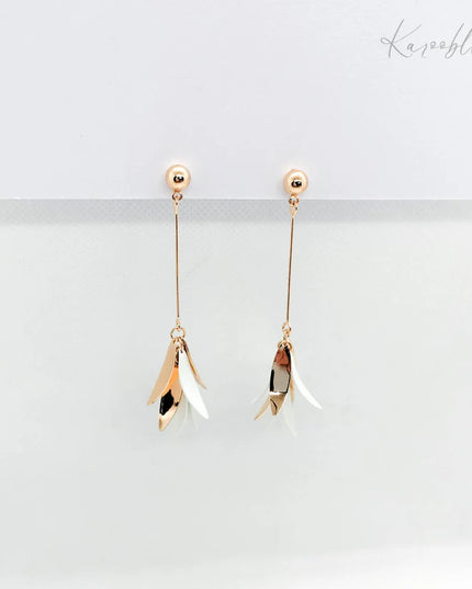White Graceful Bloom Dangle Earrings