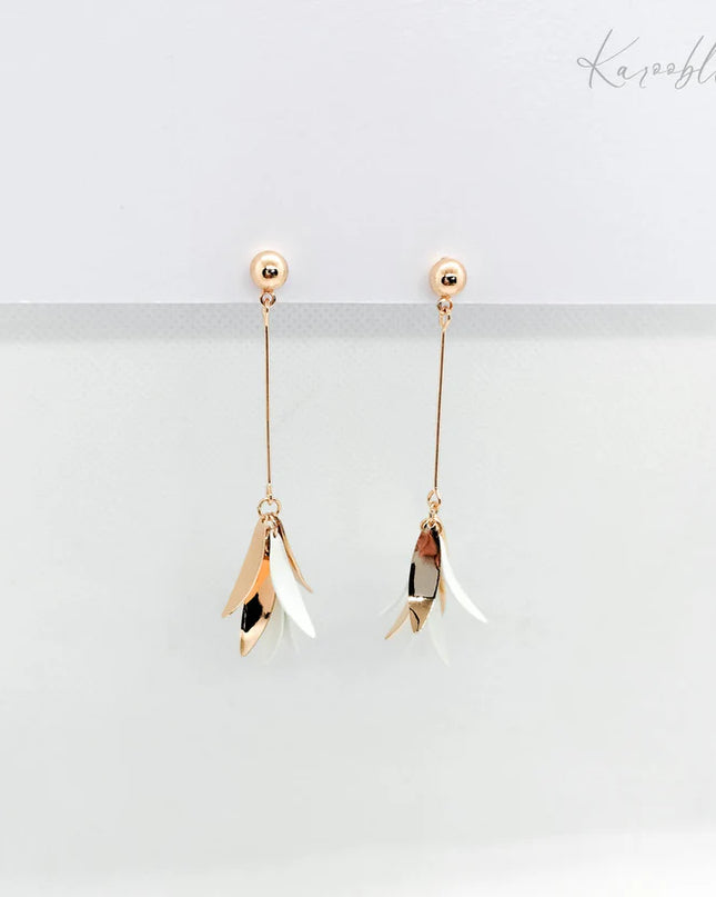 White Graceful Bloom Dangle Earrings